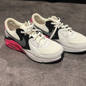 Nike Air Max size 8 black pink white
